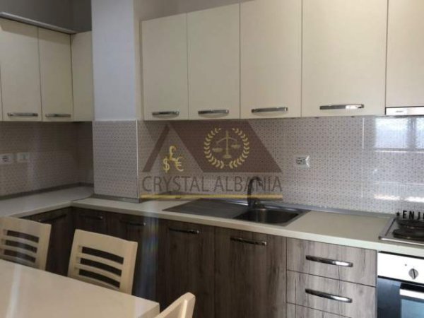 Tirane, jepet me qera apartament Kati 7, 132 m² 700 Euro