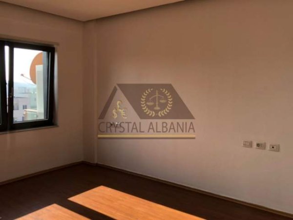 Tirane, jepet me qera apartament Kati 7, 132 m² 700 Euro