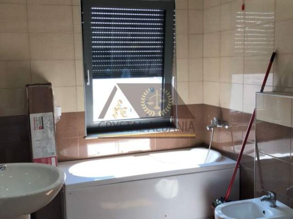 Tirane, jepet me qera apartament Kati 7, 132 m² 700 Euro
