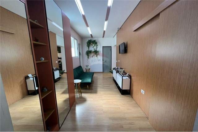 Tirane, jepet me qera ambjent biznesi Kati 1, 83 m² 550 Euro (Bulev. Bajram Curri)