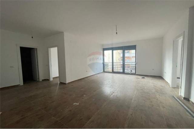 Tirane, jepet me qera zyre Kati 3, 80 m² 500 Euro (Hoxha Tahsin)