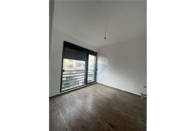 Tirane, jepet me qera zyre Kati 3, 80 m² 500 Euro (Hoxha Tahsin)