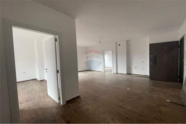 Tirane, jepet me qera zyre Kati 3, 80 m² 500 Euro (Hoxha Tahsin)