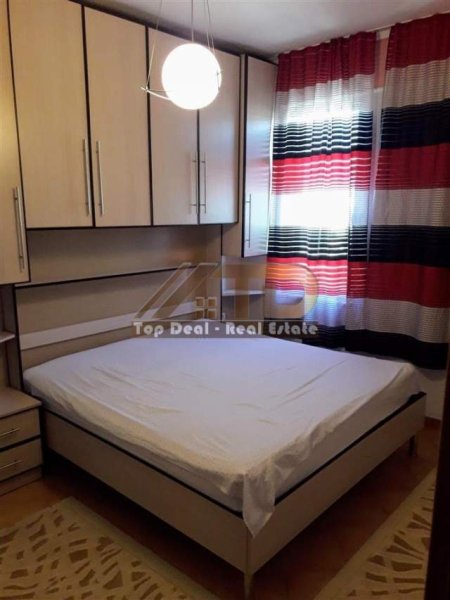 Tirane, jepet me qera apartament 2+1+BLK Kati 10, 85 m² 420 Euro (Rruga e Kavajes)