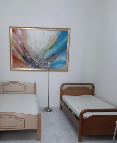 Tirane, jepet me qera Vile 1+1 Kati 1, 60 m² 22.000 Leke (Mbrapa Skrapit, Rruga Jordan Misja)