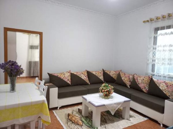 Tirane, jepet me qera apartament 1+1+BLK Kati 2, 65 m² 30.000 Leke (Rruga "Andon Frasheri" 5 min nga SUT)