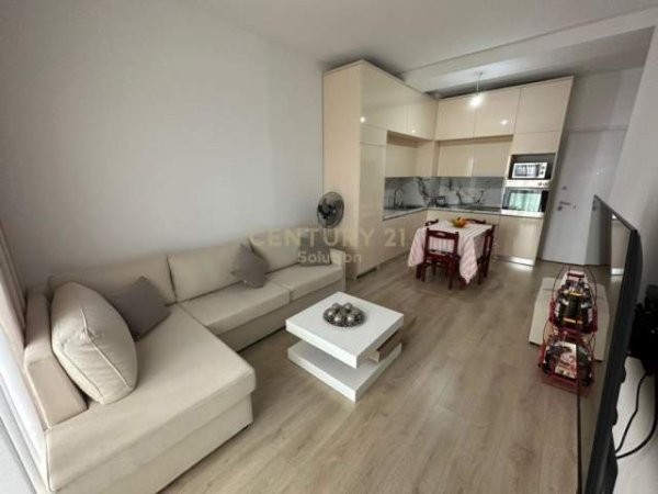 Tirane, jepet me qera apartament 1+1+BLK Kati 5, 58 m² 450 Euro (Ish parku , Kompleksi Magnet)