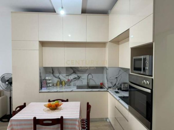 Tirane, jepet me qera apartament 1+1+BLK Kati 5, 58 m² 450 Euro (Ish parku , Kompleksi Magnet)