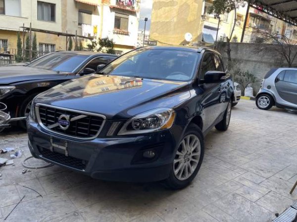 Tirane, shitet xhip Volvo Xc60 Viti 2010, 9.500 Euro