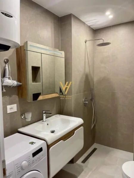 Tirane, jepet me qera apartament 2+1+A+BLK Kati 5, 195 m² 1.200 Euro (LIQENI ARTIFICIAL)