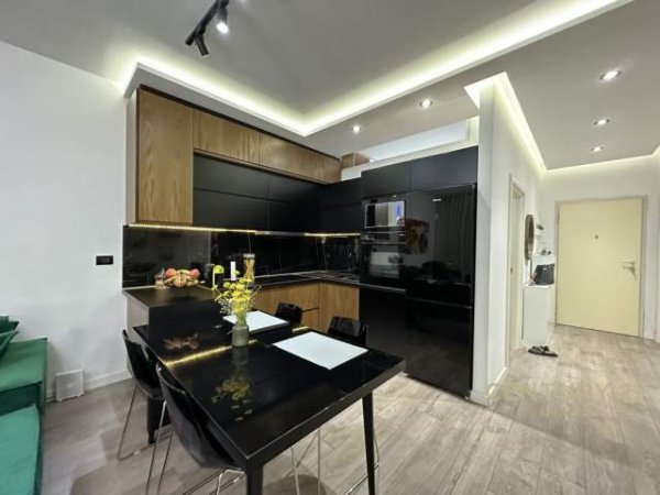 Tirane, jepet me qera apartament Kati 2, 70 m² 600 Euro (rruga komuna e parisit)