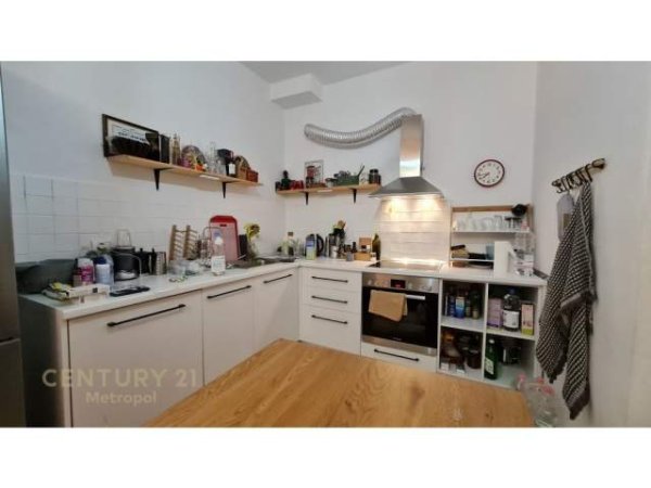Tirane, shitet apartament 2+1 Kati 8, 138 m² 85.000 Euro (Yzberisht)