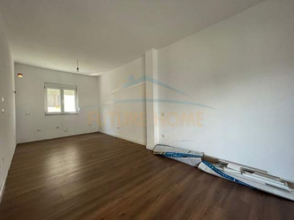 Tirane, jepet me qera apartament 3 Katshe 180 m² 1.500 Euro (Selite)