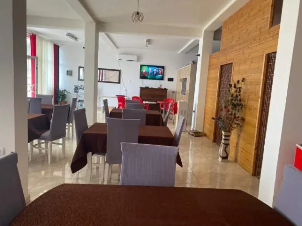 Tirane, jepet me qera ambjent biznesi Kati 0, 140 m² 500 Euro (Sauk)