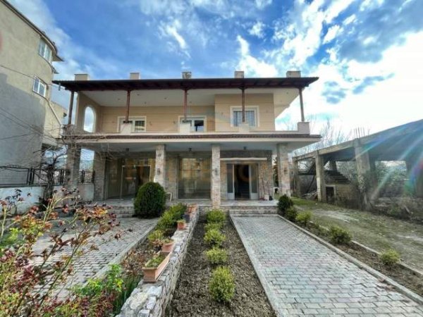 Korce, shitet Vile 2 Katshe Kati 2, 420 m² 177.000 Euro (Lagjia 16, Korçë.)