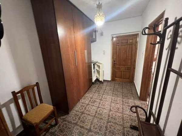 Korce, jepet me qera apartament 1+1+BLK Kati 3, 56 m² 19.000 Leke (Lagjia 18, Korçë)