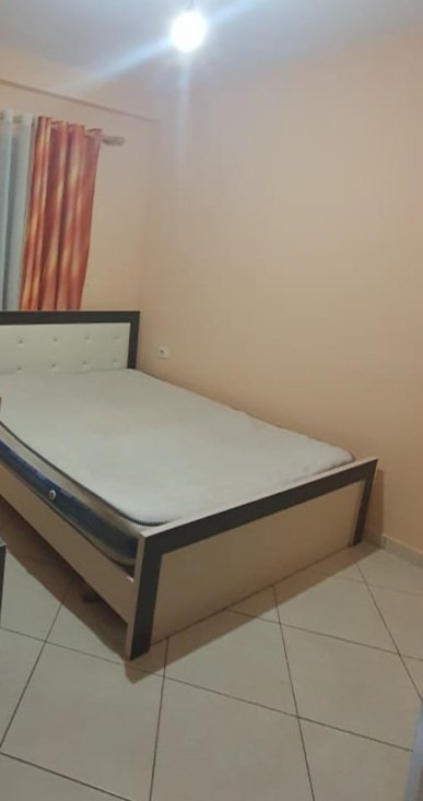 Tirane, jepet me qera apartament 1+1 Kati 3, 40 m² 200 Euro (5 min nga Rrethrrotullimi I Yzberishtit)