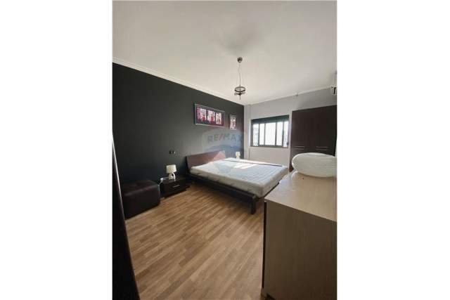Tirane, jepet me qera apartament 1+1 56 m² 5.500 Leke (rruga e kavajes)