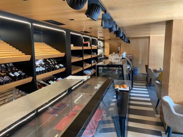 Tirane, jepet me qera lokal 110 m² 1.000 Euro