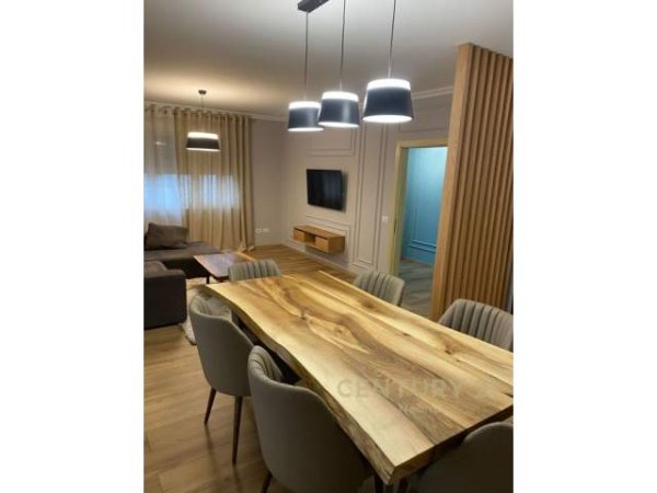 Tirane, jepet me qera apartament 2+1+BLK Kati 4, 133 m² 1.000 Euro (Liqeni i Thate)