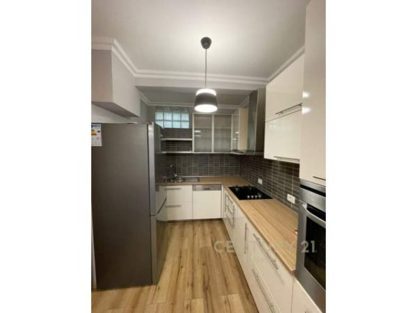 Tirane, jepet me qera apartament 2+1+BLK Kati 4, 133 m² 1.000 Euro (Liqeni i Thate)