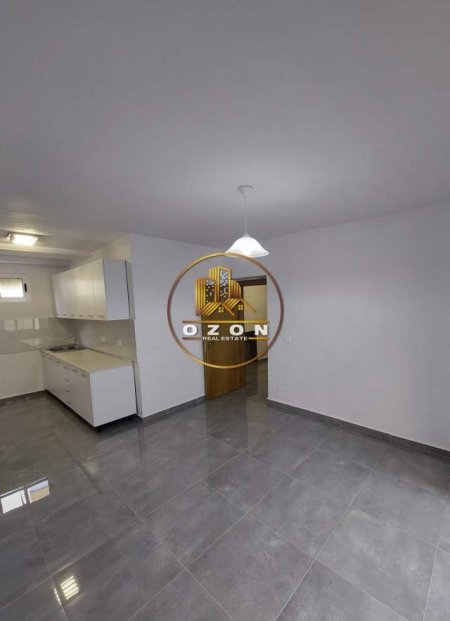 Tirane, jepet me qera ambjent biznesi Kati 2, 60 m² 400 Euro (Ish-Parku i Autobuzave)
