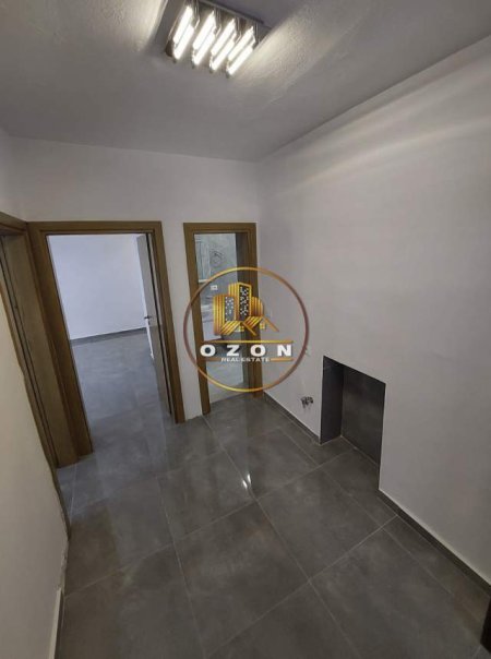 Tirane, jepet me qera ambjent biznesi Kati 2, 60 m² 400 Euro (Ish-Parku i Autobuzave)