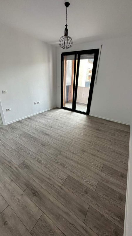 Tirane, jepet me qera apartament 1+1+BLK Kati 9, 57 m² 350 Euro (Kongresi i manastirit)