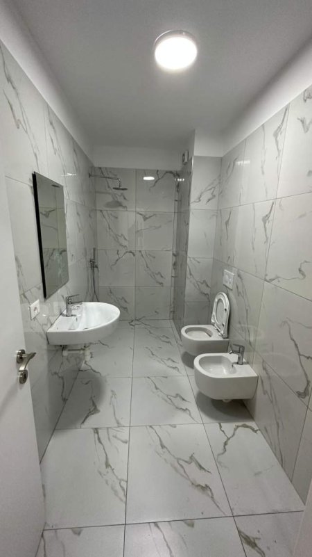 Tirane, jepet me qera apartament 1+1+BLK Kati 9, 57 m² 350 Euro (Kongresi i manastirit)