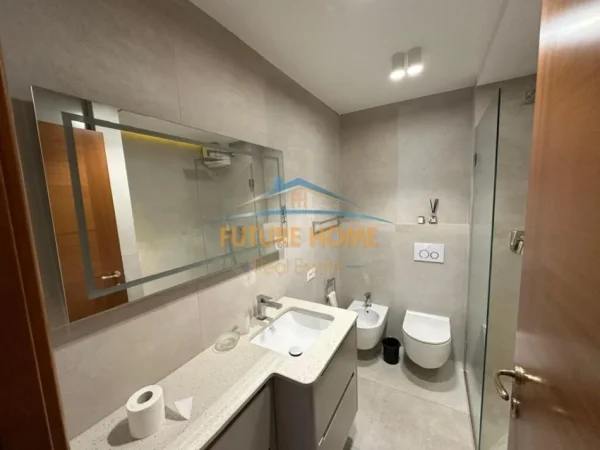 Tirane, jepet me qera ambjent biznesi Kati 6, 195 m² 3.000 € (Rruga Sami Frasheri, Shkolla Petro Nini)