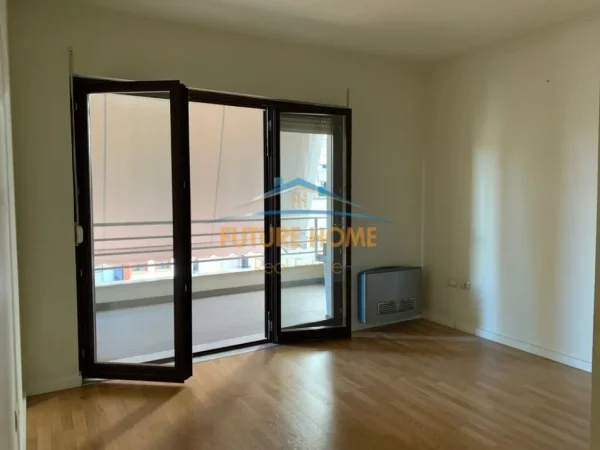 Tirane, jepet me qera ambjent biznesi Kati 6, 195 m² 3.000 € (Rruga Sami Frasheri, Shkolla Petro Nini)