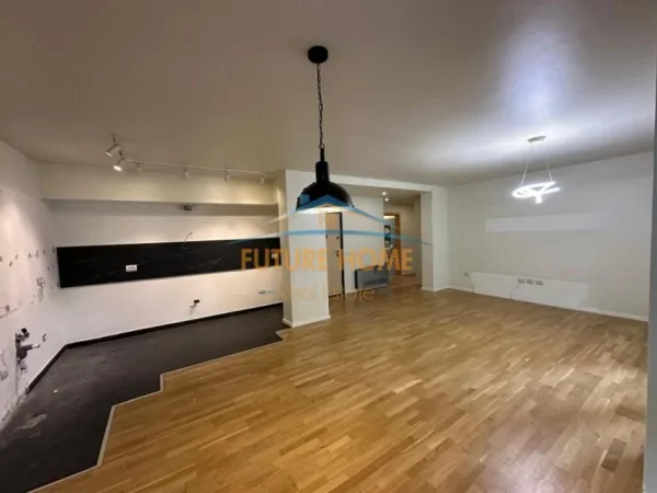 Tirane, jepet me qera ambjent biznesi Kati 6, 195 m² 3.000 € (Rruga Sami Frasheri, Shkolla Petro Nini)