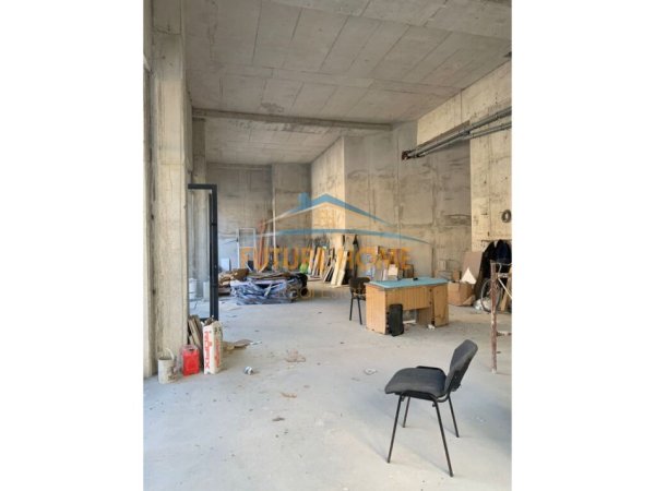 Tirane, shitet ambjent biznesi Kati 0, 187 m² 450.000 € (Shkolla e Kuqe, Rruga Qemal Stafa)
