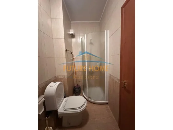Tirane, jepet me qera apartament 2+1+Ballkon Kati 3, 90 m² 700 € (Rruga Sami Frasheri ,perball shkolles Petronini Luarasi)
