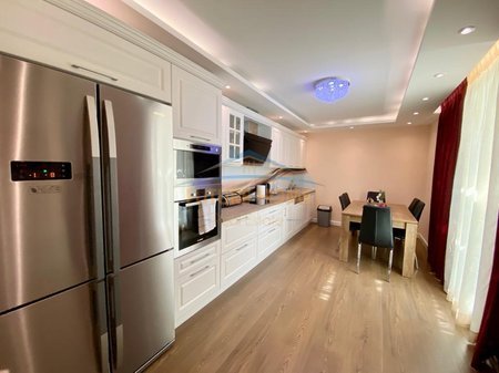 Tirane, jepet me qera apartament 3+1 Kati 3, 117 m² 1.200 € 