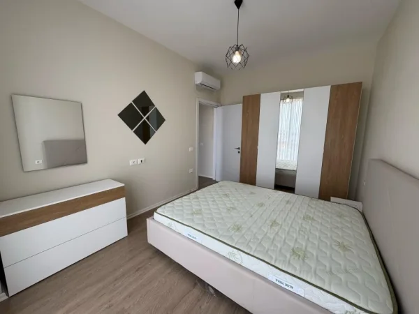 Tirane, jepet me qera apartament 1+1 Kati 8, 65 m² 550 € (selvia)