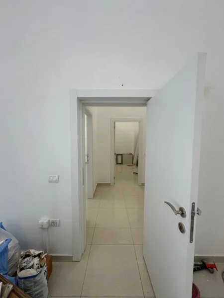 Tirane, jepet me qera ambjent biznesi , 100 m² 