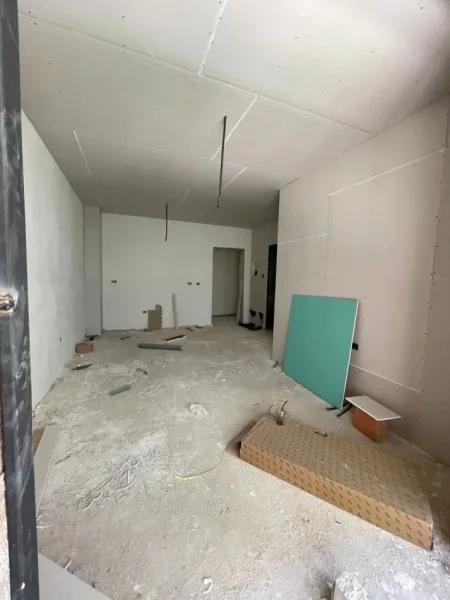 Tirane, shitet apartament 1+1+Aneks+Ballkon Kati 1, 60 m² 163.000 € (Komuna Parisit)