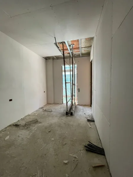 Tirane, shitet apartament 1+1+Aneks+Ballkon Kati 1, 60 m² 163.000 € (Komuna Parisit)