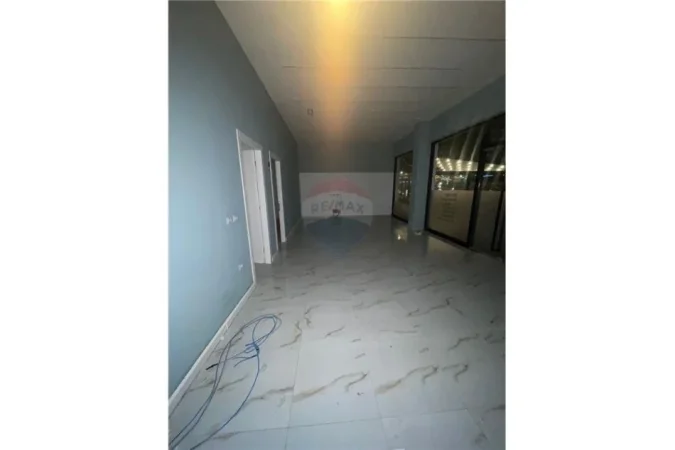 Tirane, jepet me qera dyqan Kati 0, 150 m² 3.000 € (RRUGA artan LENJA)