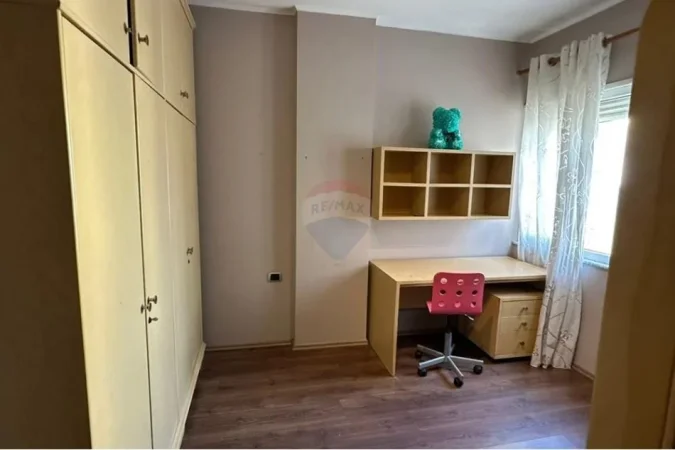 Tirane, jepet me qera 3+1 , 150 m² 650 € 