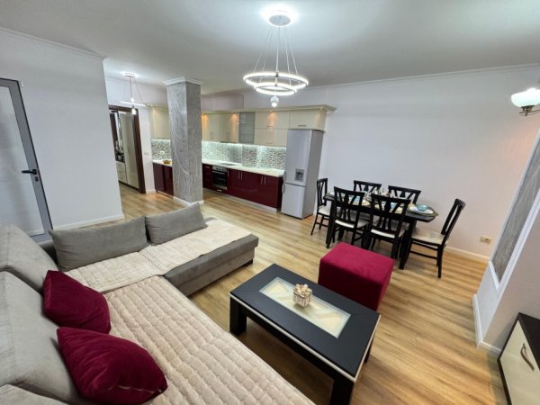 Tirane, shes apartament 2+1+Ballkon Kati 4, 101 m² 147.000 € (rruga fabrika e qelqit)
