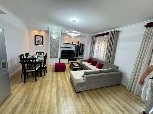 Tirane, shes apartament 2+1+Ballkon Kati 4, 101 m² 147.000 € (rruga fabrika e qelqit)