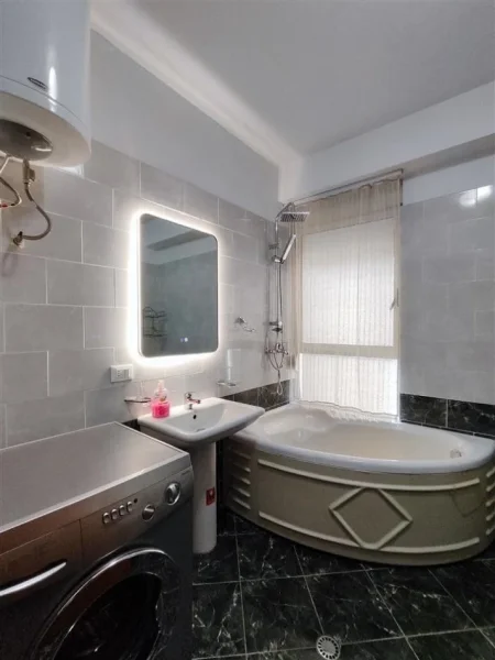 Tirane, jepet me qera apartament 2+1 Kati 3, 85 m² 850 € (rruga e kavajes)