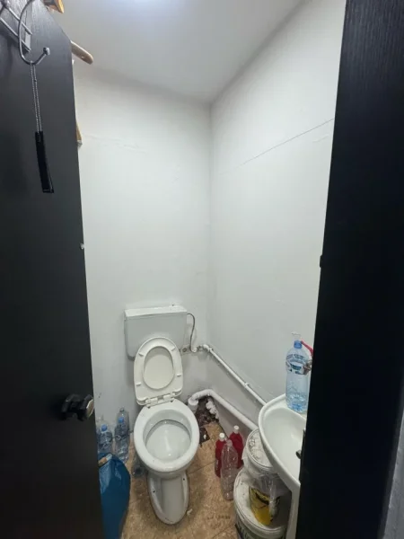 Tirane, jap me qera dyqan Kati 0, 30 m² 700 € (RRUGA E KAVAJES)