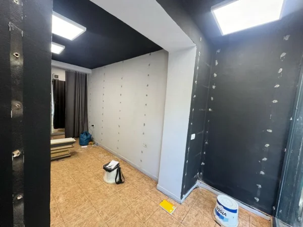 Tirane, jap me qera dyqan Kati 0, 30 m² 700 € (RRUGA E KAVAJES)