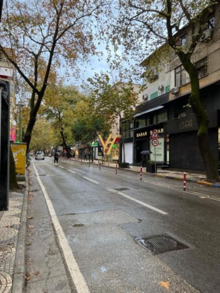 Tirane, jepet me qera dyqan Kati 0, 54 m² 1.700 € (MYSLYM SHYRI)