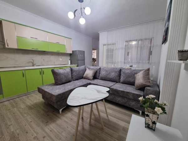 Tirane, jepet me qera apartament 2+1+Ballkon Kati 5, 100 m² 450 € 