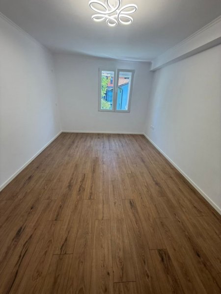 Tirane, shitet apartament 1+1 Kati 3, 42 m² 135.000 €