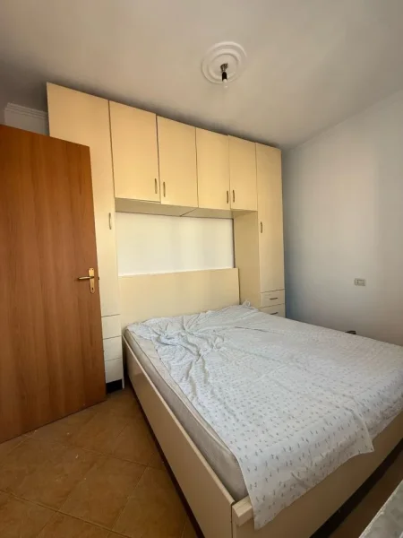 Tirane, shitet apartament 2+1+Ballkon Kati 7, 95 m² 127.000 € (Bulevardi Migjeni , Yzberisht)